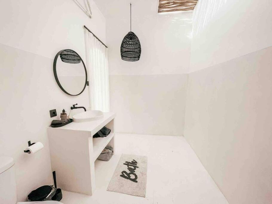 Renovated 2bd Oasis With Pool - Casaera In Main Hub