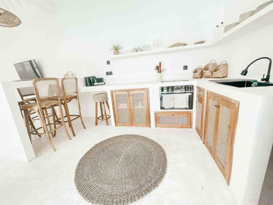 Renovated 2bd Oasis With Pool - Casaera In Main Hub *